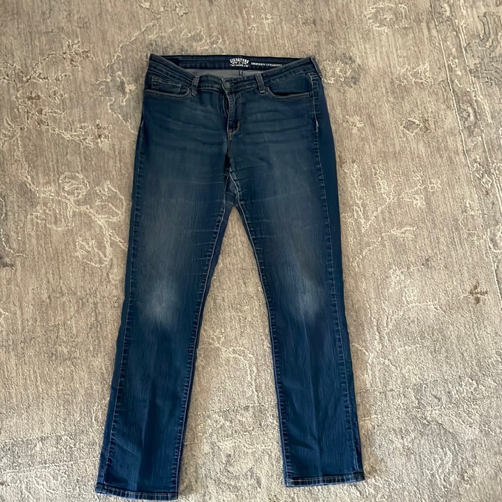 Vintage Levi Modern Straight Leg, mid rise jean
